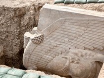 Patung Dewa Bersayap Tanpa Kepala Ditemukan di Irak, Usianya 2.700 Tahun