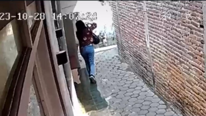 Pelaku penipuan modus pengawai puskesmas beri hadiah di Kota Malang terekam CCTV