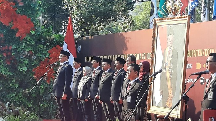Pelantikan anggota KPU Kabupaten/Kota di 9 Provinsi Indonesia