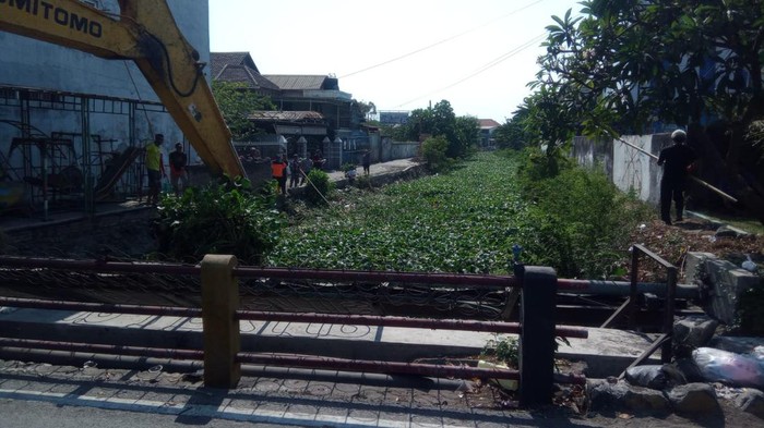 Pembersihan sungai untuk mitigasi bencana banjir