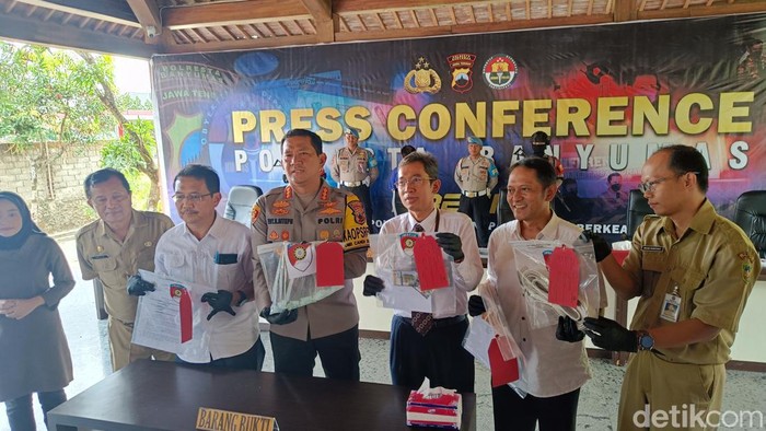 Pemilik wahana Jembatan Kaca The Geong Hutan Pinus Limpakuwus, Edi Suseno (63), ditetapkan tersangka, Senin (30/10/2023).