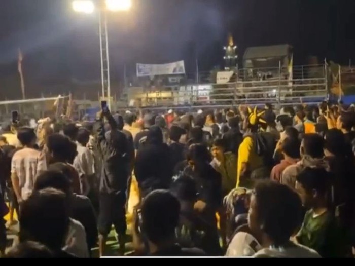 Penonton voli ngamuk di Lamongan