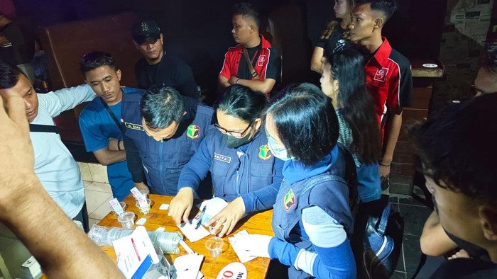 Polda Sumut bersama TNI dan BNNP melakukan razia tempat huburan malam di Medan. (Foto: dok Polda Sumut).