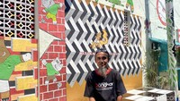 Warga juga membuat mural di dinding-dinding gang dengan ornamen Piala Dunia U-17.