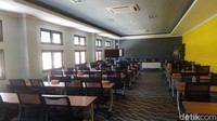Press room untuk media melakukan peliputan juga telah di siapakan sesuai standart FIFA. Press room untuk media melakukan peliputan juga telah di siapakan sesuai standart FIFA.