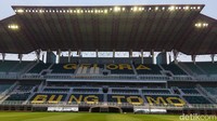 Lampu stadion juga telah disesuaikan oleh pengelola stadion dengan standar FIFA. Lampu stadion juga telah disesuaikan oleh pengelola stadion dengan standar FIFA.