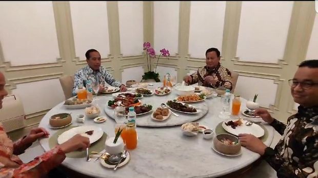 Presiden Jokowi makan siang bareng 3 capres. (Marlinda Erwanti/detikcom).