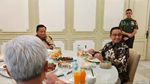 Momen Penuh Tawa Jokowi saat Jamu Anies, Ganjar dan Prabowo Makan Siang