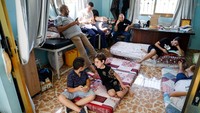 Setelah Israel memerintahkan 1,1 juta orang untuk menuju ke selatan menjelang invasi darat, Ibrahim dan istrinya berlindung di rumah orang tua Ibrahim di selatan kota Khan Younis.  