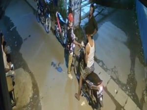 Heboh Pria di Medan Terekam CCTV Diduga Edarkan Sabu di Depan Rumah Warga