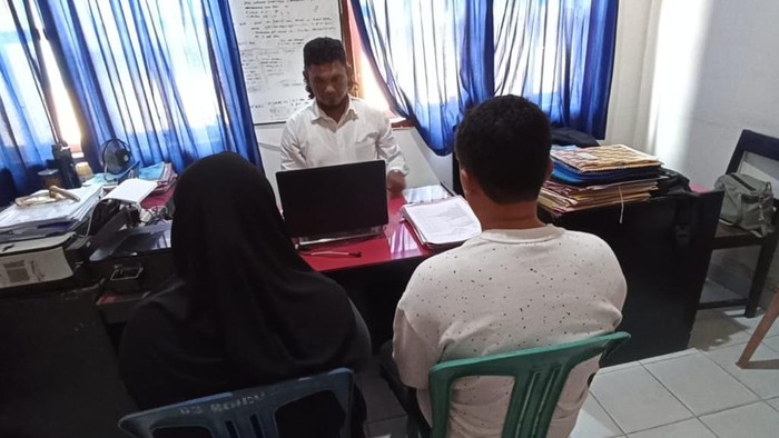 Pria wanita di Bone Bolang ditangkap usai minta 11 KTP warga untuk didaftarkan pinjol. Dokumen Istimewa