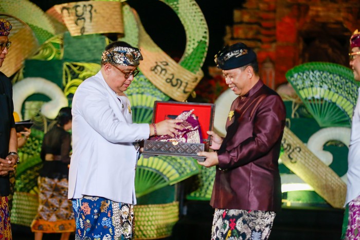 PT Pupuk Kalimantan Timur (Pupuk Kaltim) bekerja sama dengan Yayasan Puri Kauhan Ubud menggelar pentas seni Gambuh Buddha Kecapi dalam rangkaian program Sastra Saraswati Sewana 2023 di Pemedal Agung Kerta Gosa Klungkung, Bali (27/10).