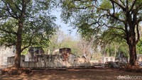 Sebagai pelabuhan, Pulau Onrust juga dijadikan tempat karantina haji. Calon jemaah haji akan dikirim ke pulau ini untuk pemeriksaan khusus. Bangunan karantina tinggal reruntuhan saja. (bonauli/detikcom)