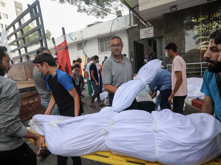 Melihat Lebih Dekat, Puluhan Jenazah Korban Bom Israel Dimakamkan Tanpa Nama