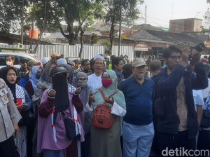 Simpatisan Mulai Penuhi Depan Lapas Salemba Jelang Munarman Bebas