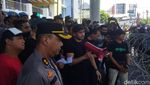 Protes Lantang Bonek Demo Kantor Persebaya