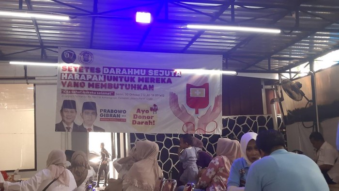 Rumah besar Relawan  Prabowo gelar kegiatan donor darah.