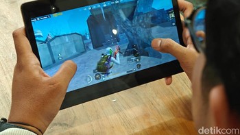 Galaxy Tab A9 Plus ditenagai Snapdragon 695. Keduanya punya slot microSD untuk menambah ruang penyimpanan hingga 1 TB. Foto: Adi Fida Rahman/detikINET