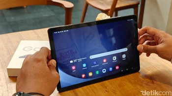 Galaxy Tab A9 Plus punya layar 11 inch dengan resolusi 1200 x 1920 pixel dan refresh rate 90Hz. Foto: Adi Fida Rahman/detikINET
