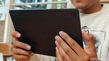 Kamera di bagian belakang berukuran 8 MP. Foto: Adi Fida Rahman/detikINET