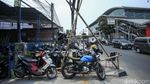 Semrawutnya Trotoar Depan Stasiun Bekasi