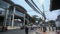 Suasana trotoar di depan Stasiun Bekasi, Jawa Barat, Senin (30/10/2023) sekitar pukul 12.38 WIB.  