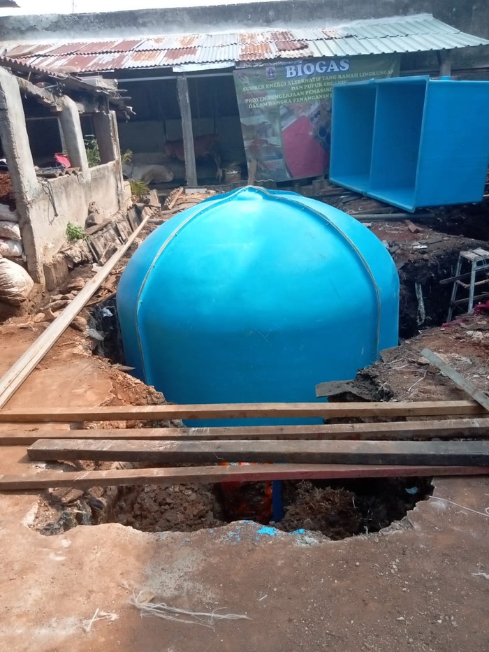 Tabung biogas di peternakan warga bernama Burhan, di Cikoko, Pancoran, Jaksel. (Dok Pemkot Jaksel)