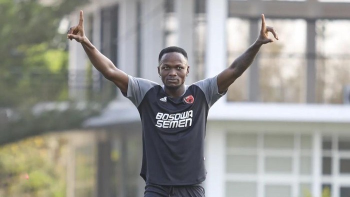 Victor Mansaray menjalani latihan perdananya di PSM Makassar.
