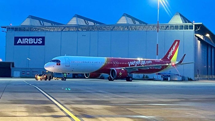 Vietjet Ciptakan Sejarah Lewat Kedatangan Pesawat ke-101 Vietjet baru-baru ini mencatat tonggak sejarah dengan menerima pengiriman pesawat ke-101 di Bandara Internasional Tan Son Nhat di Ho Chi Minh City.