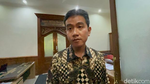 Wali Kota Solo Gibran Rakabuming Raka di Balai Kota Solo, Senin (30/10/2023).