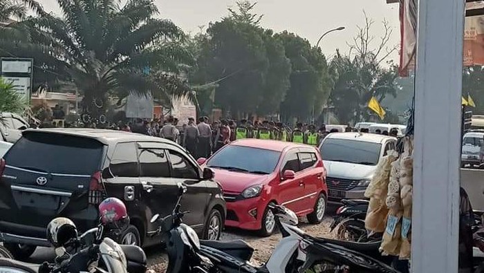 Warga Sarolangun blokir jalan akibat perkelahian siswa SMAN 4.