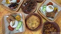 Warung Mpok Julid bisa jadi pilihan jika kamu ingin menikmati nasi tempong khas Banyuwangi atau nasi bebek Madura. Foto: detikcom/Riska Fitria