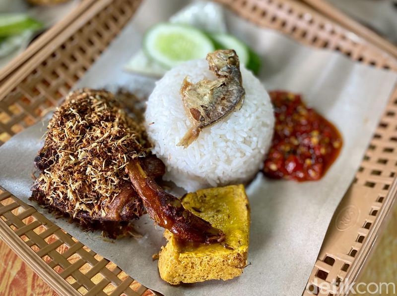 Warung Mpok Julid