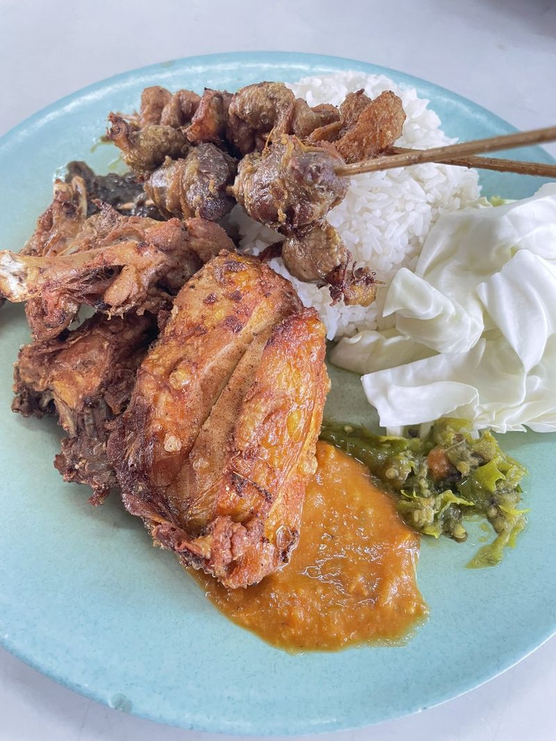 5 Kantin Karyawan di Mal Mewah Ini Punya Makanan Enak dan Murah