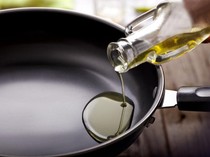 5 Perbedaan Deep Frying dan Shallow Frying Beserta Contoh