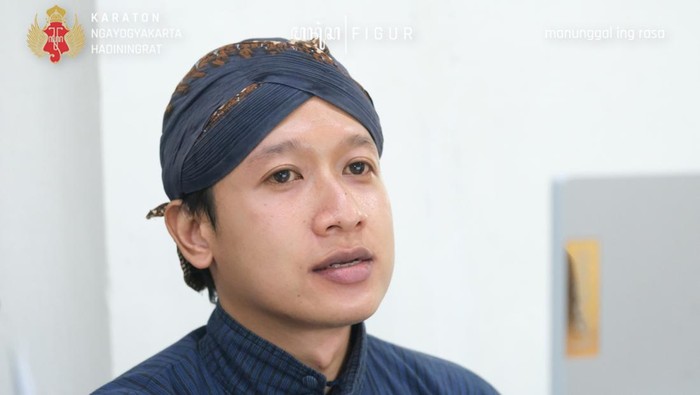 Abdi Dalem Keraton Jogja, Zendy Kurniawan Narasoma atau Paring Dalem Murdo Kartikamurti. Foto diunggah pada Selasa (31/10/2023).