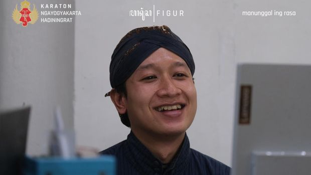 Abdi Dalem Keraton Jogja, Zendy Kurniawan Narasoma atau Paring Dalem Murdo Kartikamurti. Foto diunggah pada Selasa (31/10/2023).