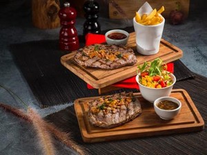 Nikmati Pengalaman Santap Steak Lezat di Mad Cow Vimala Hills