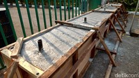 Pusat Pengelolaan Kompleks Gelora Bung Karno (PPKGBK) telah memasang tembok beton di seluruh akses masuk Hotel Sultan di Blok 15 dari arah Jalan Gatot Subroto. Beton permanen tersebut menggantikan barikade beton (concrete barrier) yang sebelumnya dibuka paksa oleh sejumlah orang.