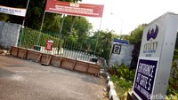 Begini suasana akses ke Hotel Sultan, Jakarta, Selasa (31/10/2023) usai dicor permanen.