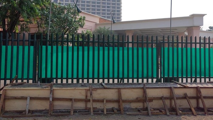 Akses ke Hotel Sultan di Beton Permanen