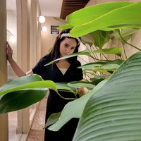 Angelica sendiri diketahui merupakan anak dari Gustav Simperler dan Lies Hartiningsih. Sang ayah memiliki keturunan Austria dan Mangolia, sementara ibunya berasal dari Jawa. Foto: Instagram/@angelicasimp.new