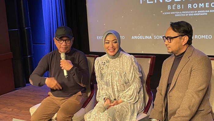 Angelina Sondakh rilis lagu tentang Adjie Massaid, minta tolong Bebi Romeo yang menyanyikannya.