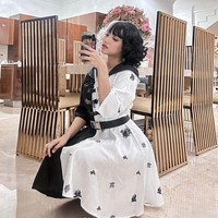Fuji memilih memerankan karaakter Cruella. Ia tampil dengan dress ala Cruella yang berwarna hitam dan putih. Begitu pula dengan rambut palsu yang dikenakannya. Foto: Instagram