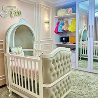 Aku tidak peduli apa yang orang pikir, itu adalah uangku dan aku berinvestasi dengan bijak dan bekerja keras. Asia adalah anak yang sangat bling. Aku tidak mau yang lain , tutur Vera. Foto: Instagram