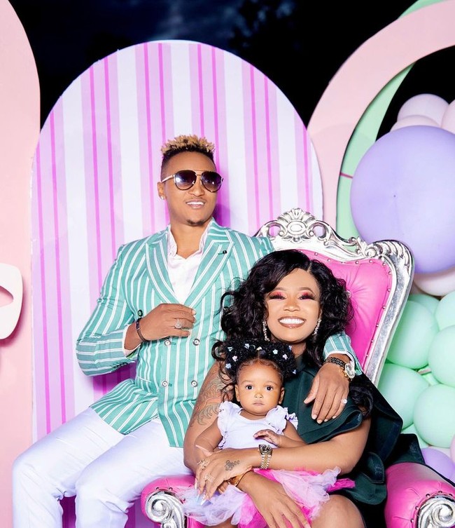 Aku adalah orang yang sukses dengan usaha sendiri. Aku adalah model plus size dan pebisnis. Aku ingin menunjukkan pada dunia apa yang bisa kamu dapatkan dengan kerja keras dan kegigihan setelah aku melahirkan putriku yang cantik, kata Vera. Foto: Instagram