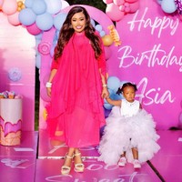 Asia tentu tidak benar-benar membangun brand-nya sendiri. Usaha tersebut dirintis oleh ibunya. Atas kesuksesan brand kecantikan yang dikelola mereka, Vera pun mengklaim Asia sebagai seorang boss baby. Foto: Instagram