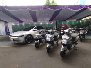 AstraZeneca Angkut Vaksin cs Pakai Mobil dan Motor Listrik