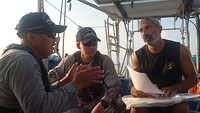 Setelah menyelesaikan pemeriksaan pukul 06.50 WIB, Nahkoda dari Sailing Catalpa diperiksa di atas KN. Tanjung Datu-301 untuk menjelaskan urutan peristiwa yang terjadi. Selanjutnya, pukul 07.00 WIB, KN. Tanjung Datu-301 mengawali upaya menarik Sailing Catalpa menuju Jakarta guna mendapatkan suku cadang yang diperlukan. Tali penghubung berhasil terpasang pada kapal Sailing Catalpa sekitar pukul 07.08 WIB.