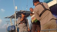 Operasi penyelamatan yang dilakukan oleh KN. Tanjung Datu-301 Bakamla RI berjalan dengan baik. Kapal Sailing Catalpa pun dapat diselamatkan beserta seluruh ABK yang ada. (Humas Bakamla RI).